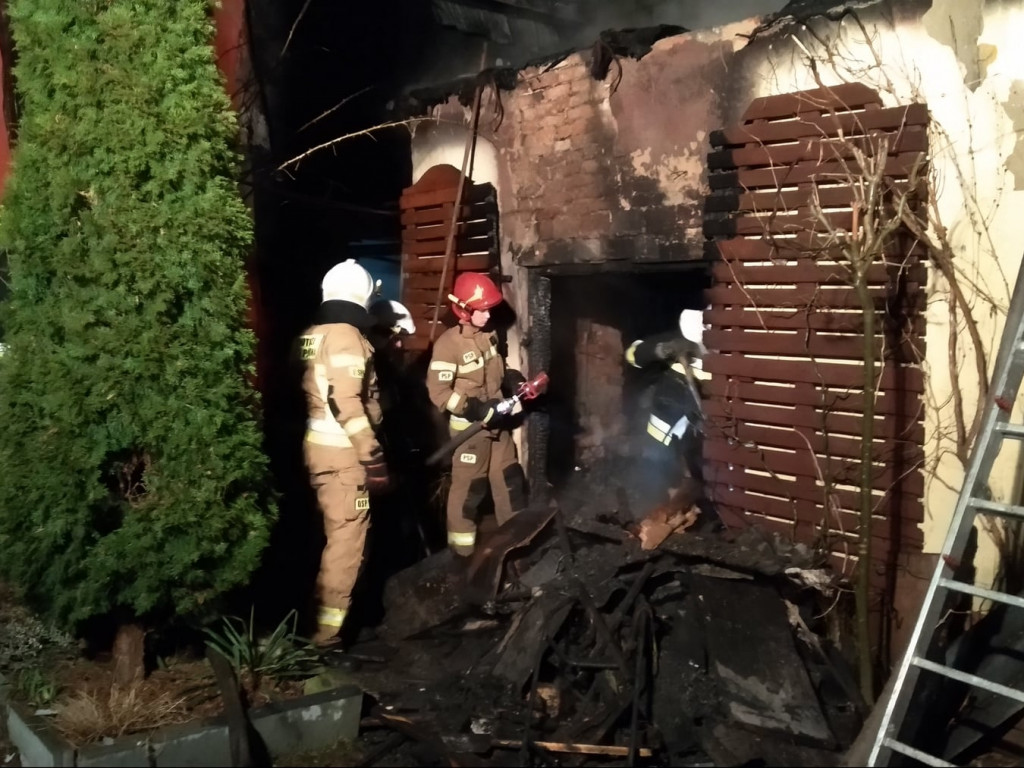 Potężny pożar w Klimontowie, na miejscu 11 zastępów straży pożarnej