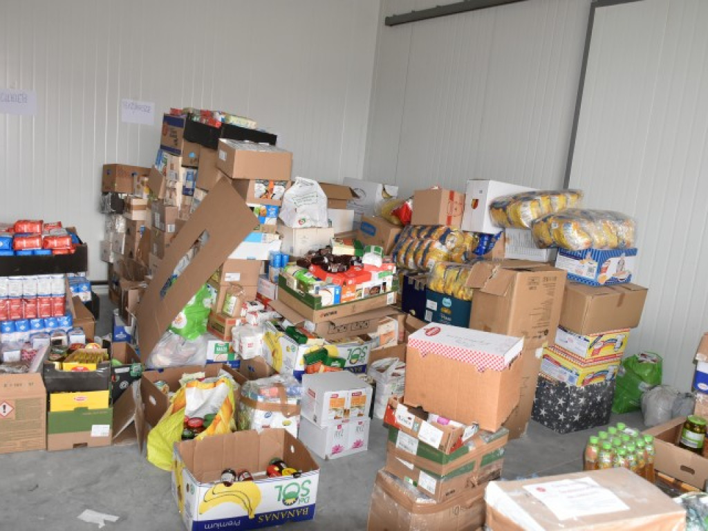 Sandomierz. 26 ton darów dla Ukrainy. Dziś z diecezji wyrusza konwój humanitarny
