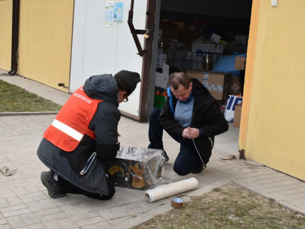 Sandomierz. 26 ton darów dla Ukrainy. Dziś z diecezji wyrusza konwój humanitarny