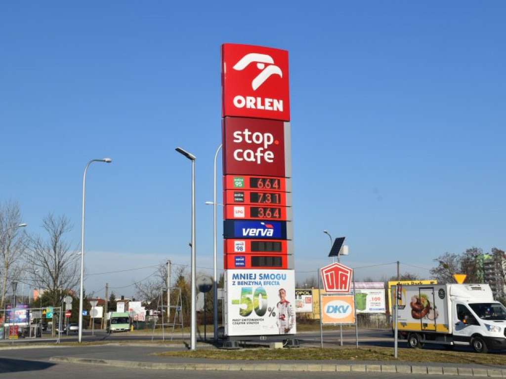 Ceny na stacjach poszły w dół. Ile zapłacimy dziś za paliwo w Tarnobrzegu? [zdjęcia]