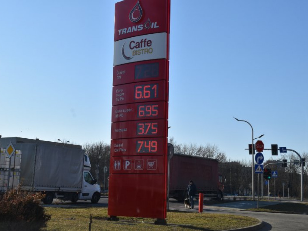 Ceny na stacjach poszły w dół. Ile zapłacimy dziś za paliwo w Tarnobrzegu? [zdjęcia]