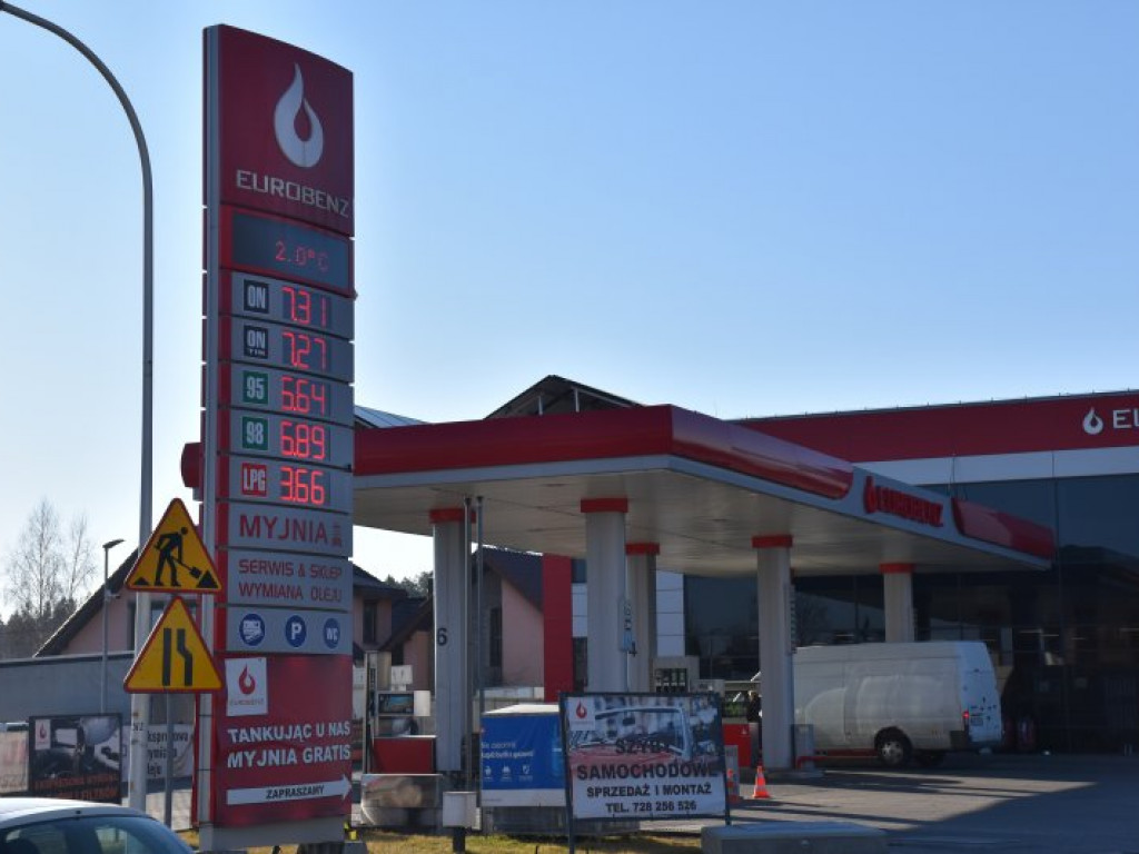 Ceny na stacjach poszły w dół. Ile zapłacimy dziś za paliwo w Tarnobrzegu? [zdjęcia]
