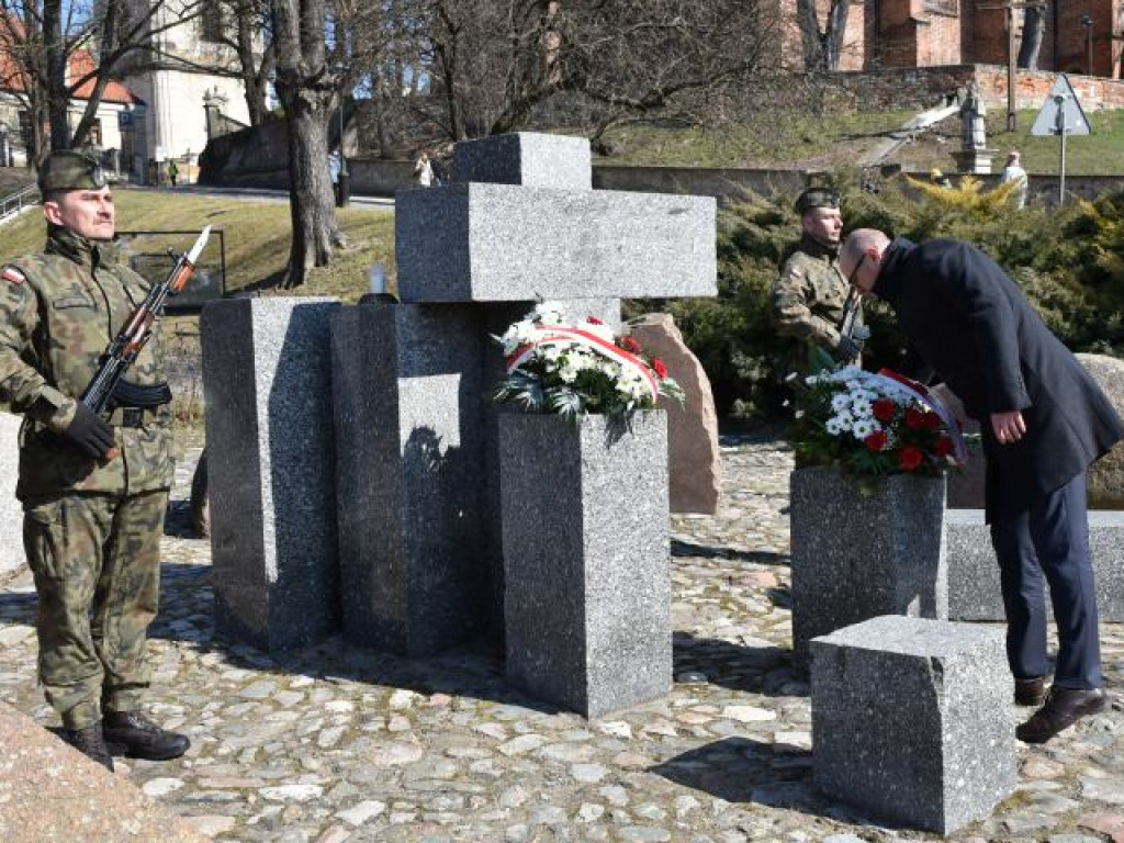 Sandomierz. Uroczystości ku czci ofiar hitlerowskiego terroru [zdjęcia]