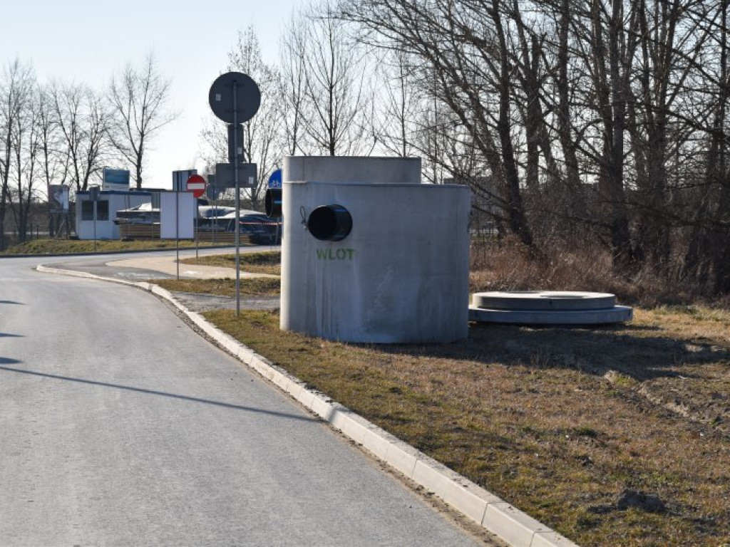 Trwa budowa parkingów nad Jeziorem Tarnobrzeskim [zdjęcia]