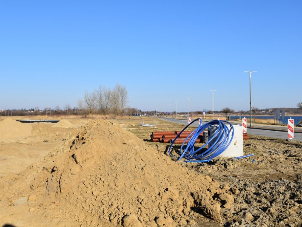 Trwa budowa parkingów nad Jeziorem Tarnobrzeskim [zdjęcia]
