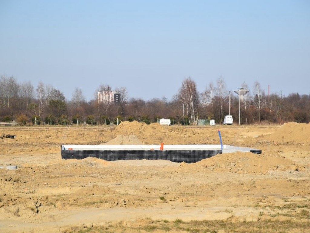 Trwa budowa parkingów nad Jeziorem Tarnobrzeskim [zdjęcia]