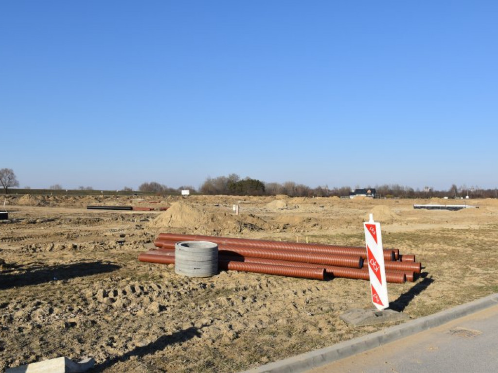 Trwa budowa parkingów nad Jeziorem Tarnobrzeskim [zdjęcia]