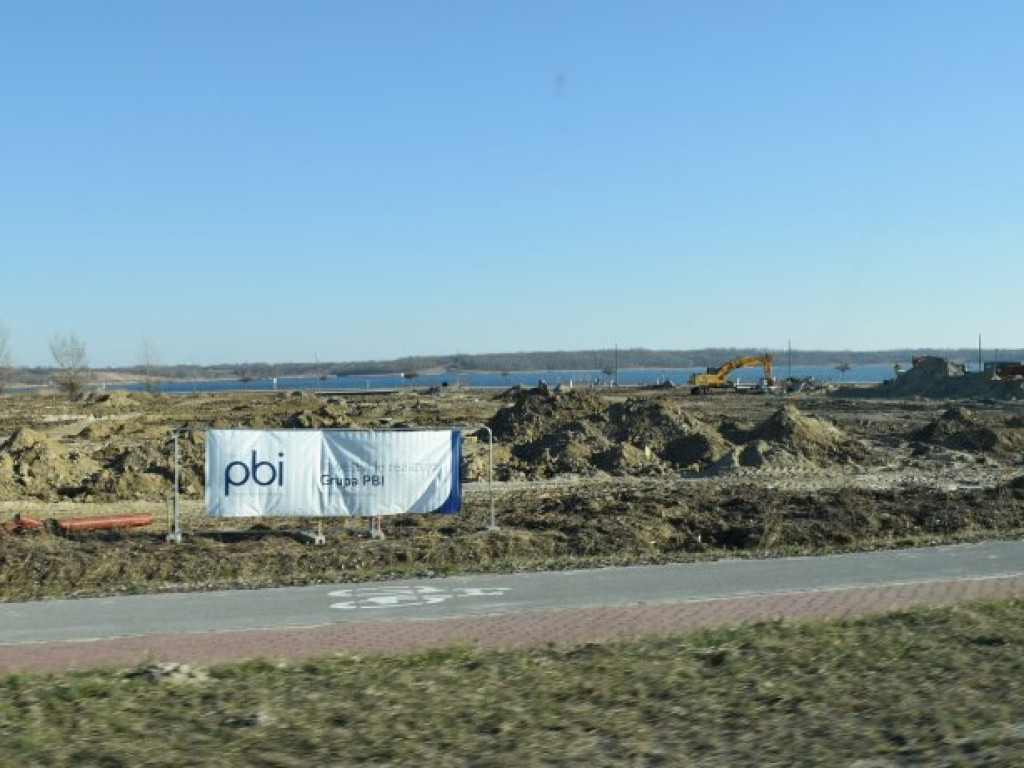 Trwa budowa parkingów nad Jeziorem Tarnobrzeskim [zdjęcia]