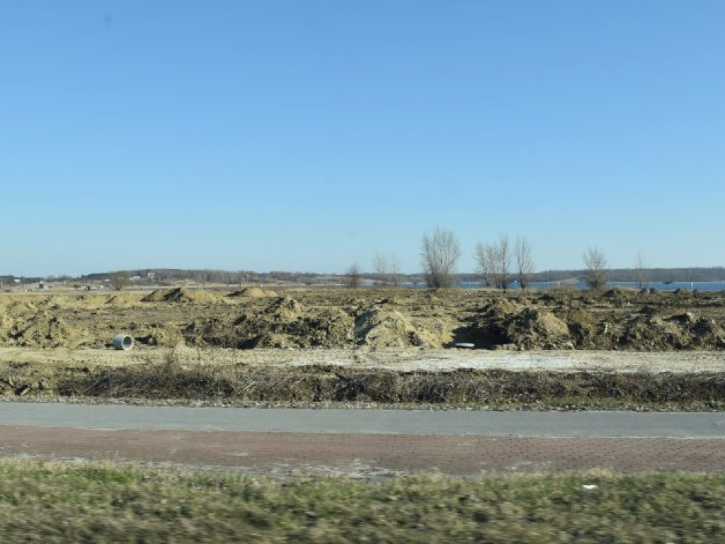 Trwa budowa parkingów nad Jeziorem Tarnobrzeskim [zdjęcia]