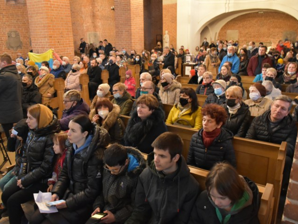 Sandomierz. Ukraińscy i polscy uczniowie zaśpiewali dla uchodźców [zdjęcia]