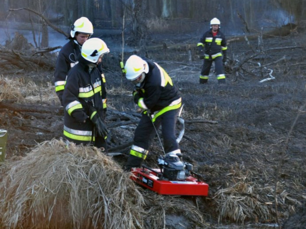 Potężny pożar w gminie Grębów. Użyto samolotu gaśniczego [zdjęcia]