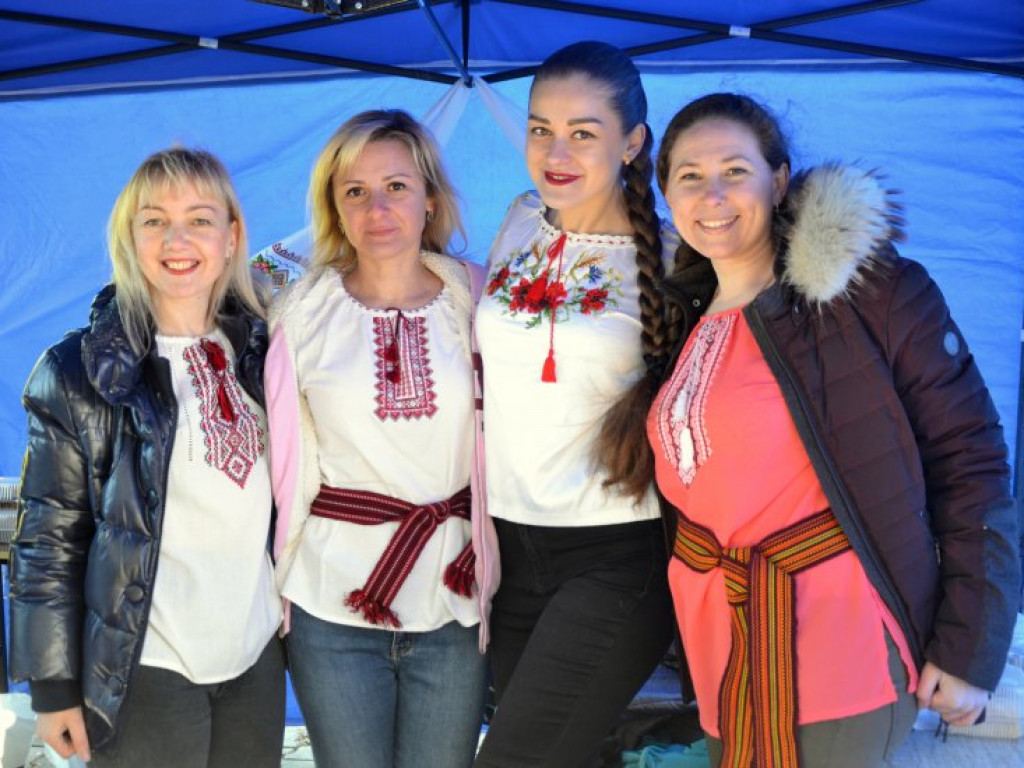 Pierogi sprzedają się jak świeże bułeczki. Ukraiński kiermasz w Tarnobrzegu [zdjęcia]