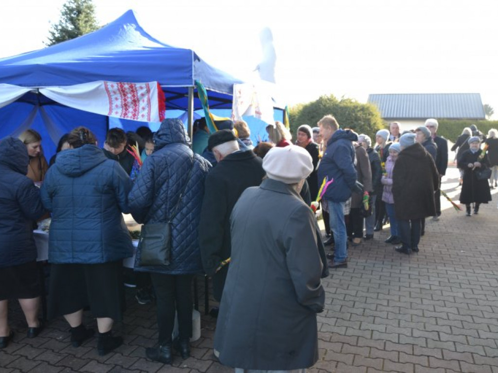Pierogi sprzedają się jak świeże bułeczki. Ukraiński kiermasz w Tarnobrzegu [zdjęcia]