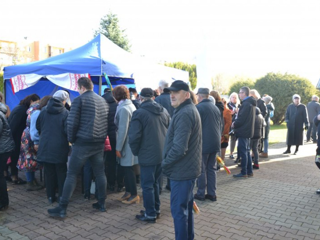 Pierogi sprzedają się jak świeże bułeczki. Ukraiński kiermasz w Tarnobrzegu [zdjęcia]