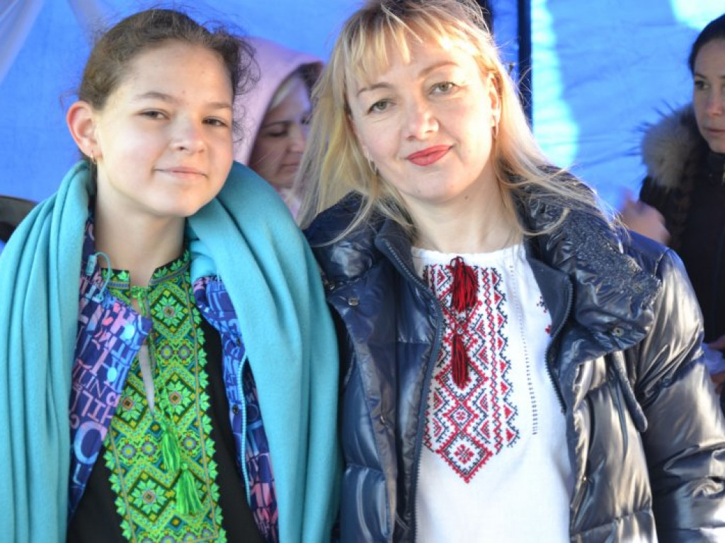 Pierogi sprzedają się jak świeże bułeczki. Ukraiński kiermasz w Tarnobrzegu [zdjęcia]