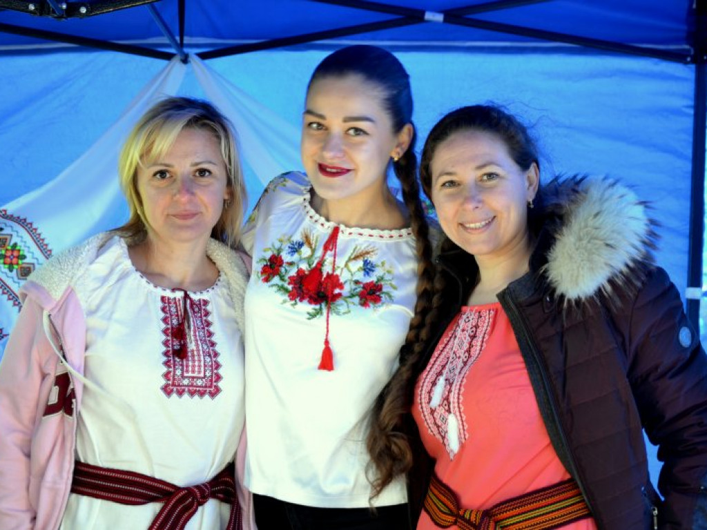 Pierogi sprzedają się jak świeże bułeczki. Ukraiński kiermasz w Tarnobrzegu [zdjęcia]