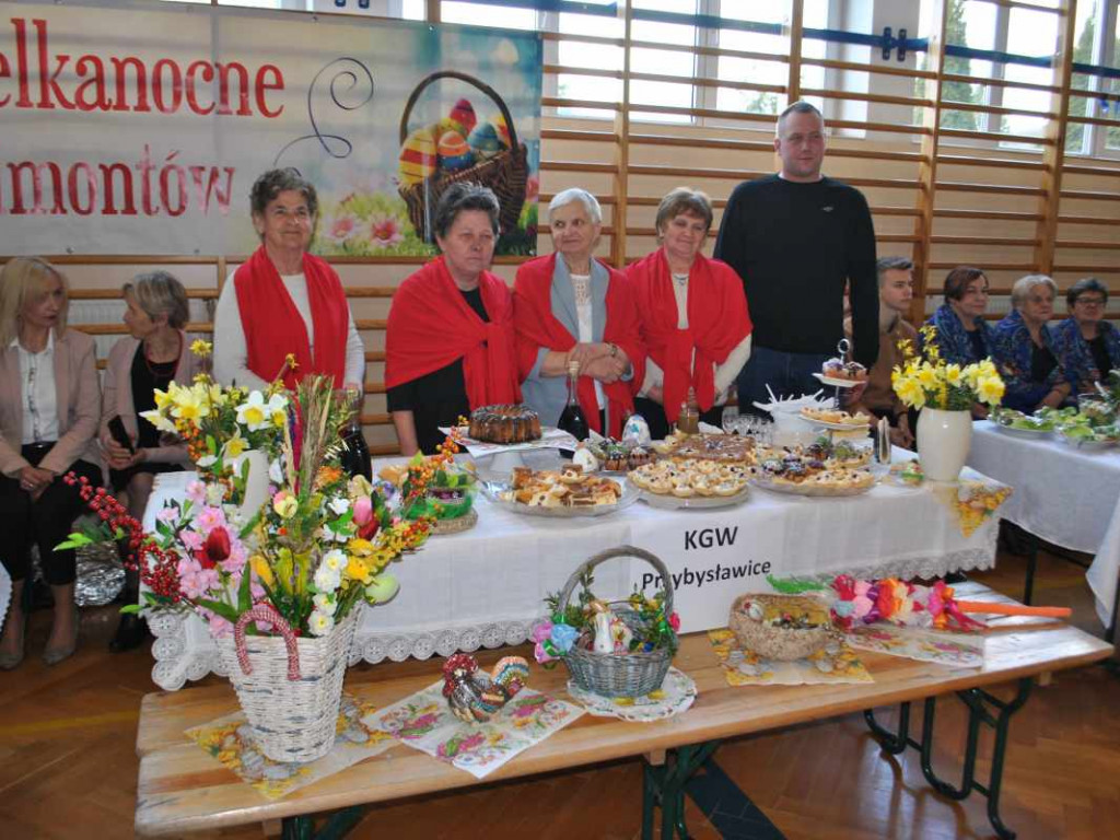Stoły uginały się od świątecznych specjałów. W Klimontowie odbyło się IX Śniadanie Wielkanocne [zdjęcia]