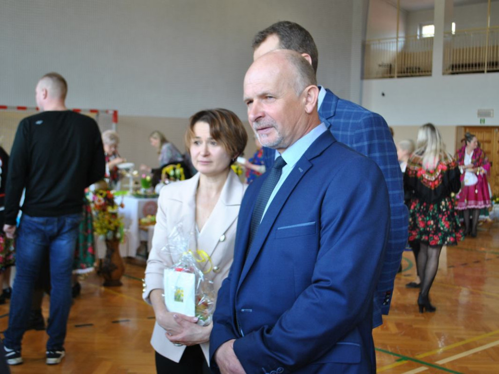 Stoły uginały się od świątecznych specjałów. W Klimontowie odbyło się IX Śniadanie Wielkanocne [zdjęcia]