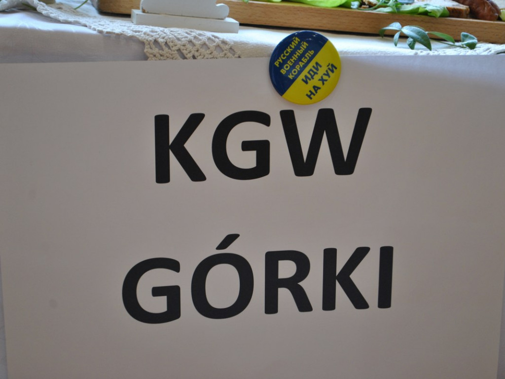Stoły uginały się od świątecznych specjałów. W Klimontowie odbyło się IX Śniadanie Wielkanocne [zdjęcia]