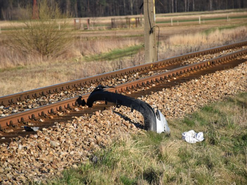 Wypadek na przejeździe kolejowym w Tarnobrzegu [zdjęcia]