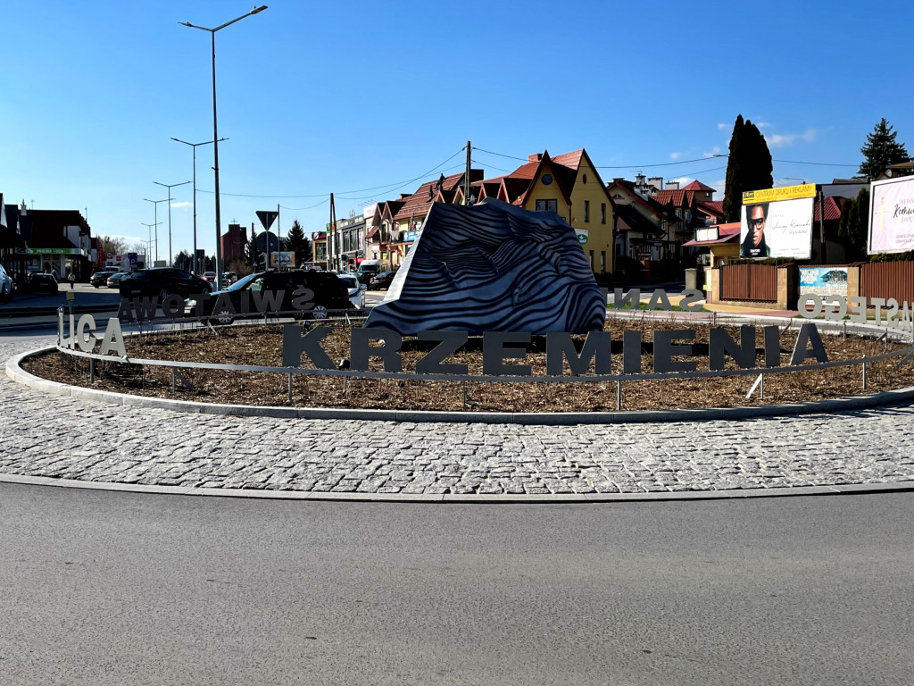 Sandomierz. Rondo Optymizmu już z napisem