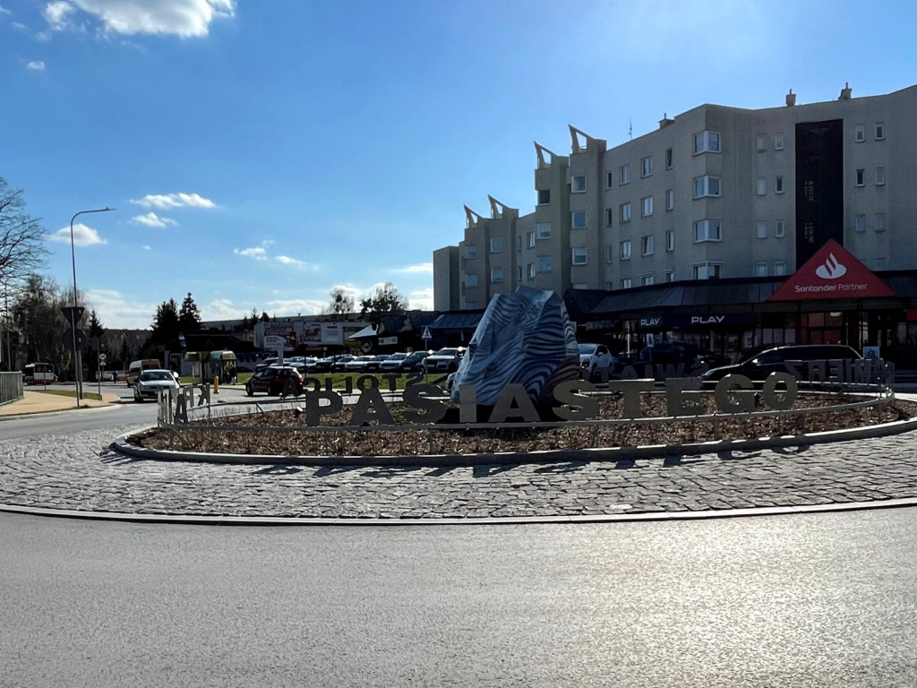 Sandomierz. Rondo Optymizmu już z napisem
