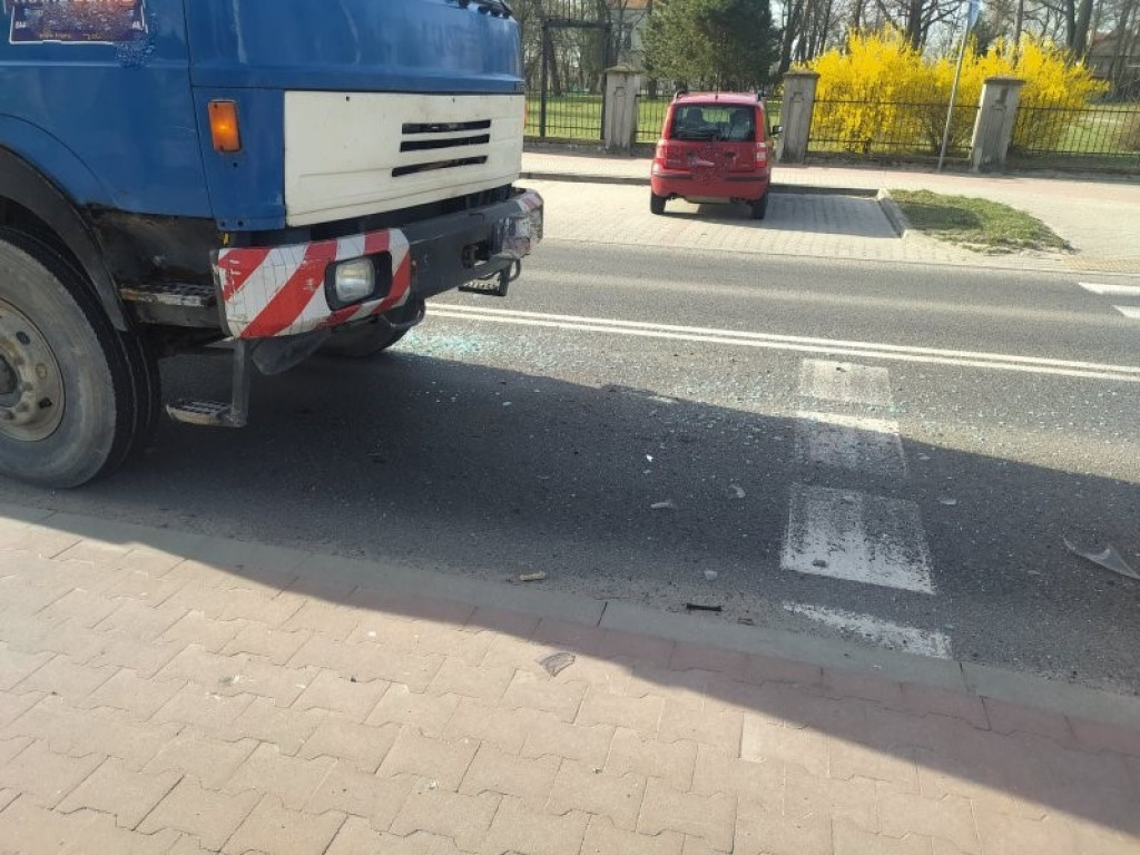Zderzenie samochodu ciężarowego i osobówki w Tarnobrzegu [zdjęcia]