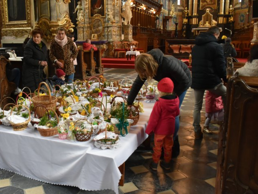 Święcenie pokarmów w sandomierskich kościołach [zdjęcia]