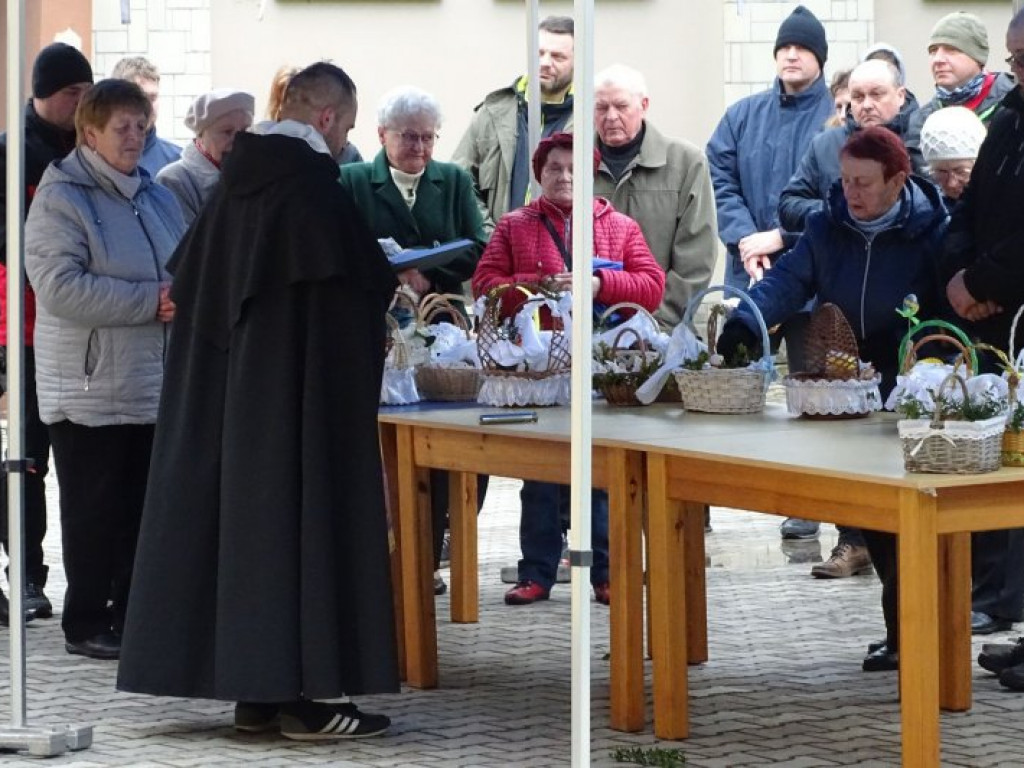 Tarnobrzeg. Święcenie pokarmów w parafii pw. Chrystusa Króla na Przywiślu i u Dominikanów [zdjęcia]