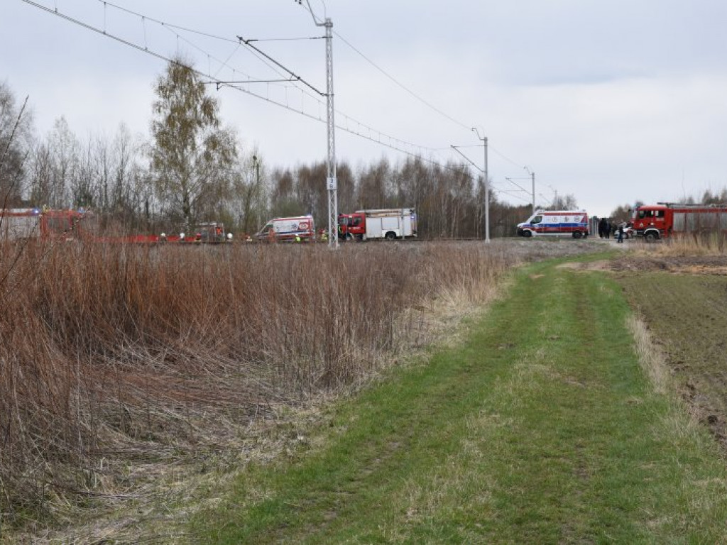 Dwie osoby zginęły w wypadku na torach w Jadachach. Dziecko trafiło do szpitala [zdjęcia][wideo]