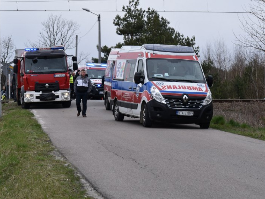 Dwie osoby zginęły w wypadku na torach w Jadachach. Dziecko trafiło do szpitala [zdjęcia][wideo]