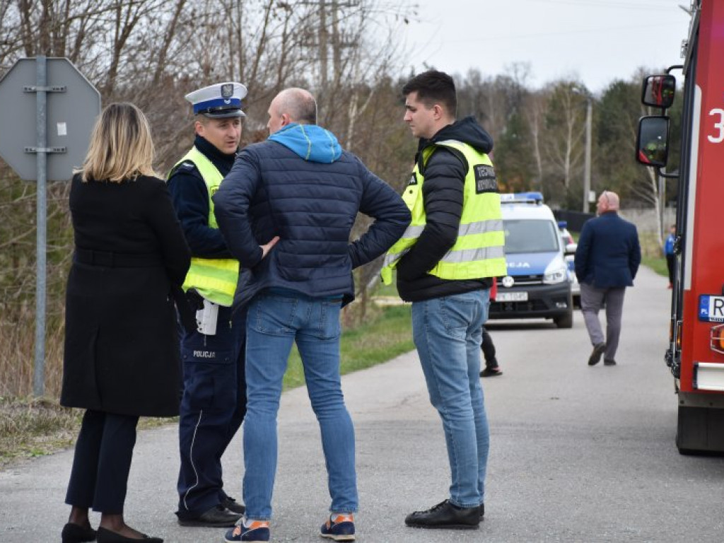Dwie osoby zginęły w wypadku na torach w Jadachach. Dziecko trafiło do szpitala [zdjęcia][wideo]