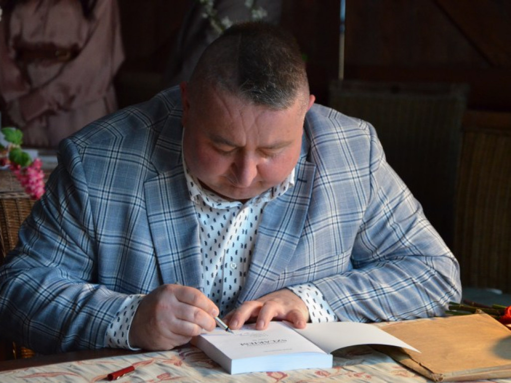 Nasz dziennikarz promował swoją najnowszą książkę. To było niezwykłe spotkanie [zdjęcia]