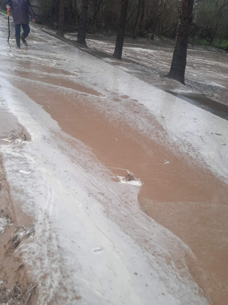 Gradobicie i ulewa nad gminą Zawichost. Zalane drogi i posesje [zdjęcia]