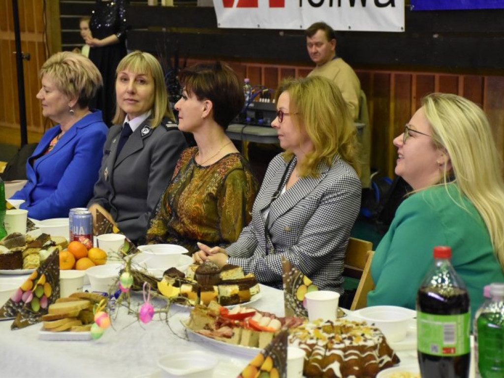 Śniadanie Wielkanocne dla uchodźców z Ukrainy w Tarnobrzegu [zdjęcia]