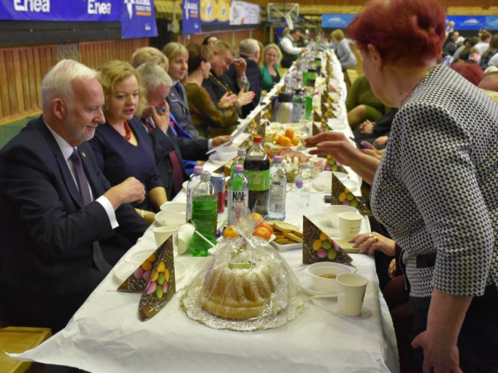 Śniadanie Wielkanocne dla uchodźców z Ukrainy w Tarnobrzegu [zdjęcia]