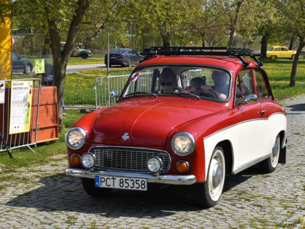 Motoryzacyjne perełki na nadwiślańskim bulwarze [zdjęcia]