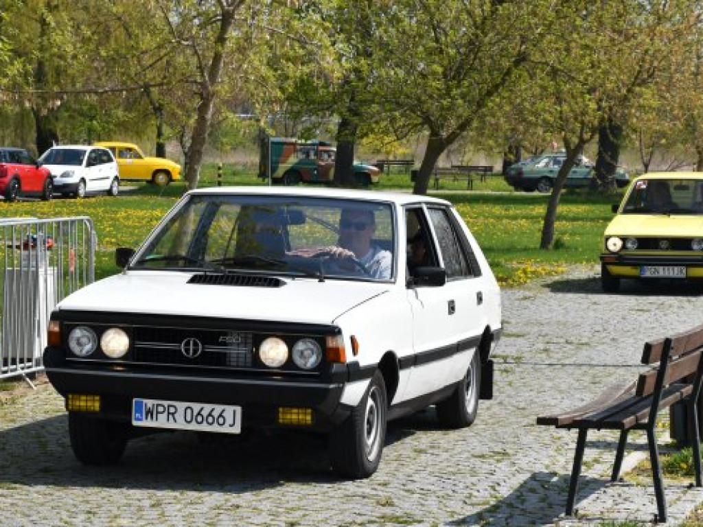 Motoryzacyjne perełki na nadwiślańskim bulwarze [zdjęcia]