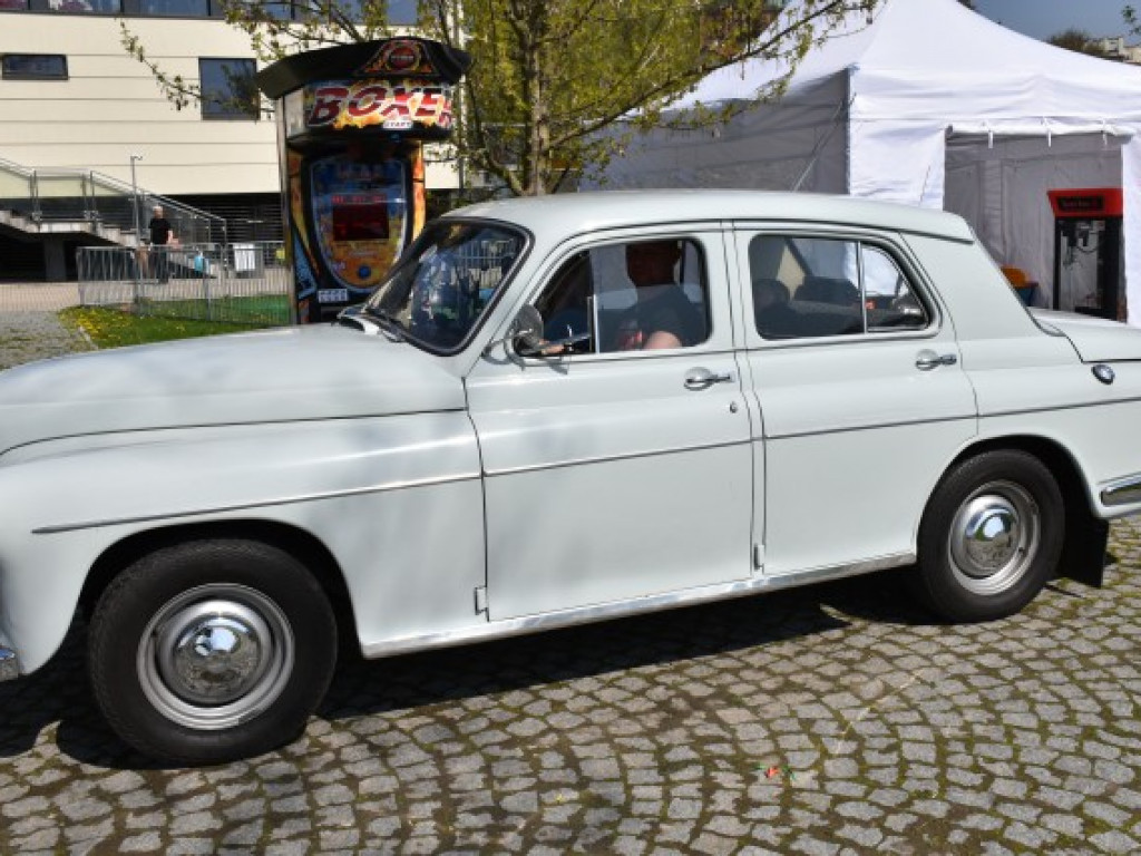 Motoryzacyjne perełki na nadwiślańskim bulwarze [zdjęcia]