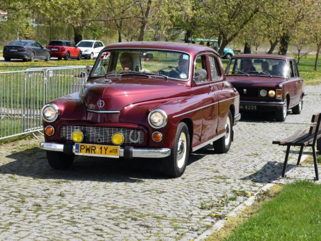 Motoryzacyjne perełki na nadwiślańskim bulwarze [zdjęcia]