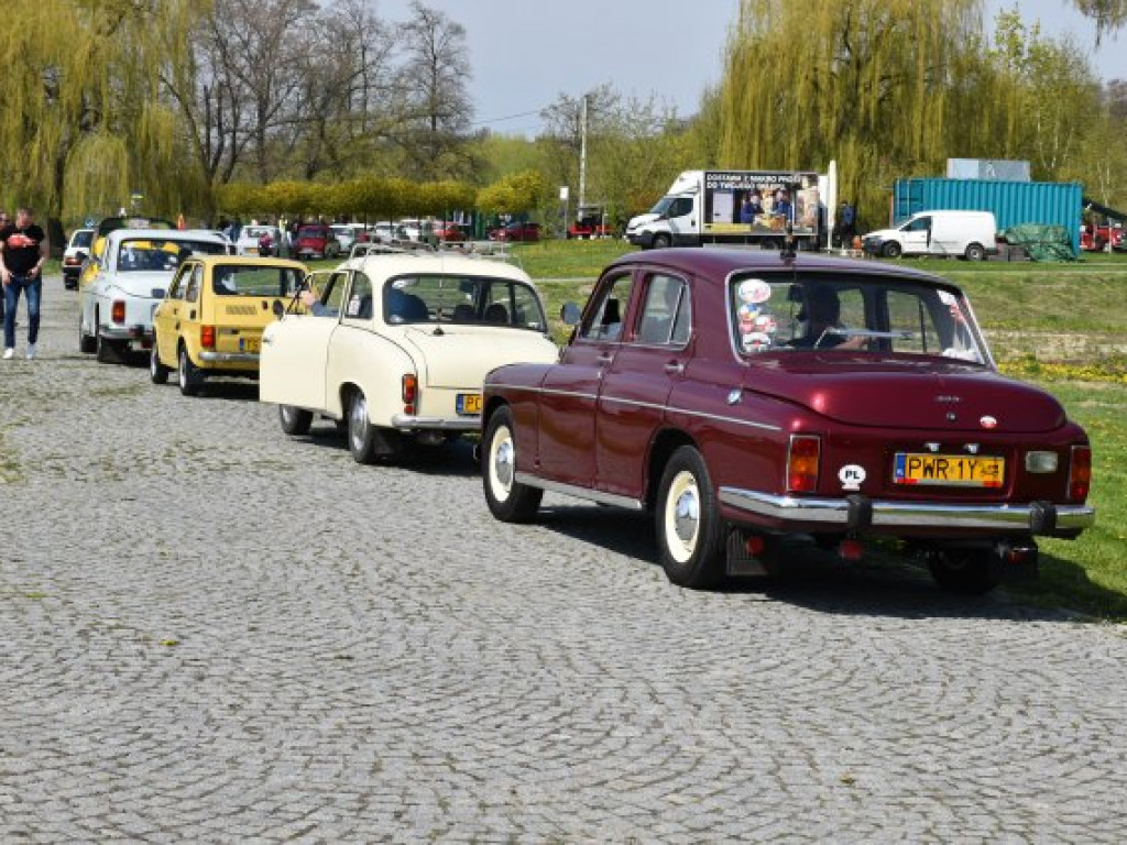 Motoryzacyjne perełki na nadwiślańskim bulwarze [zdjęcia]