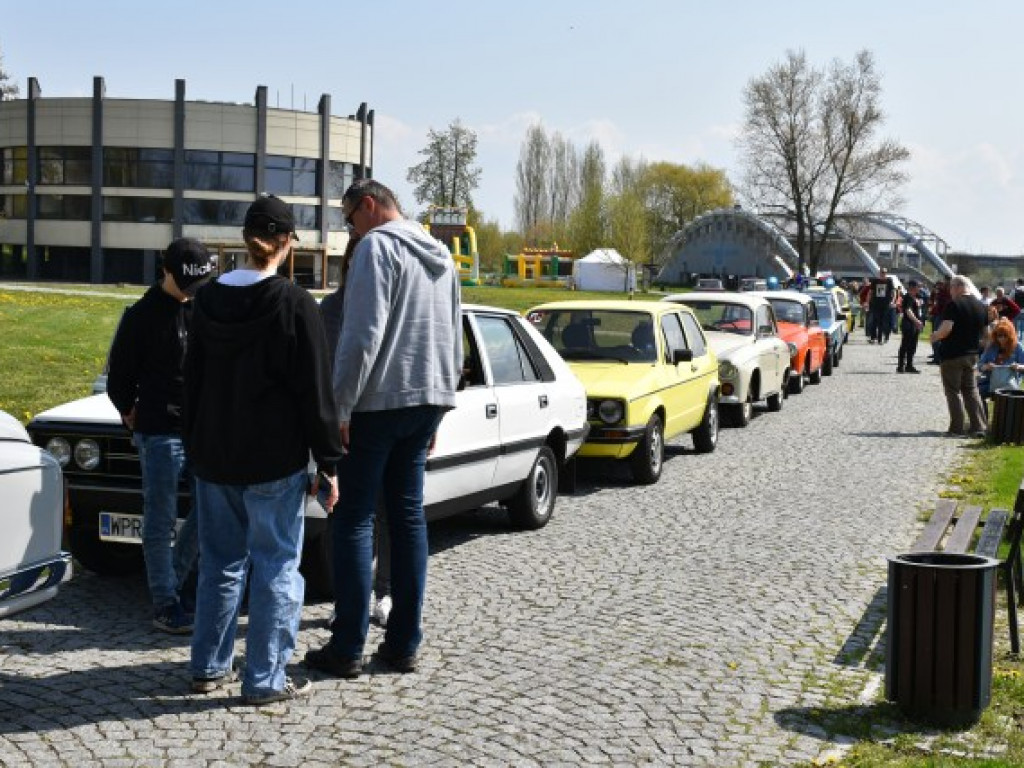 Motoryzacyjne perełki na nadwiślańskim bulwarze [zdjęcia]