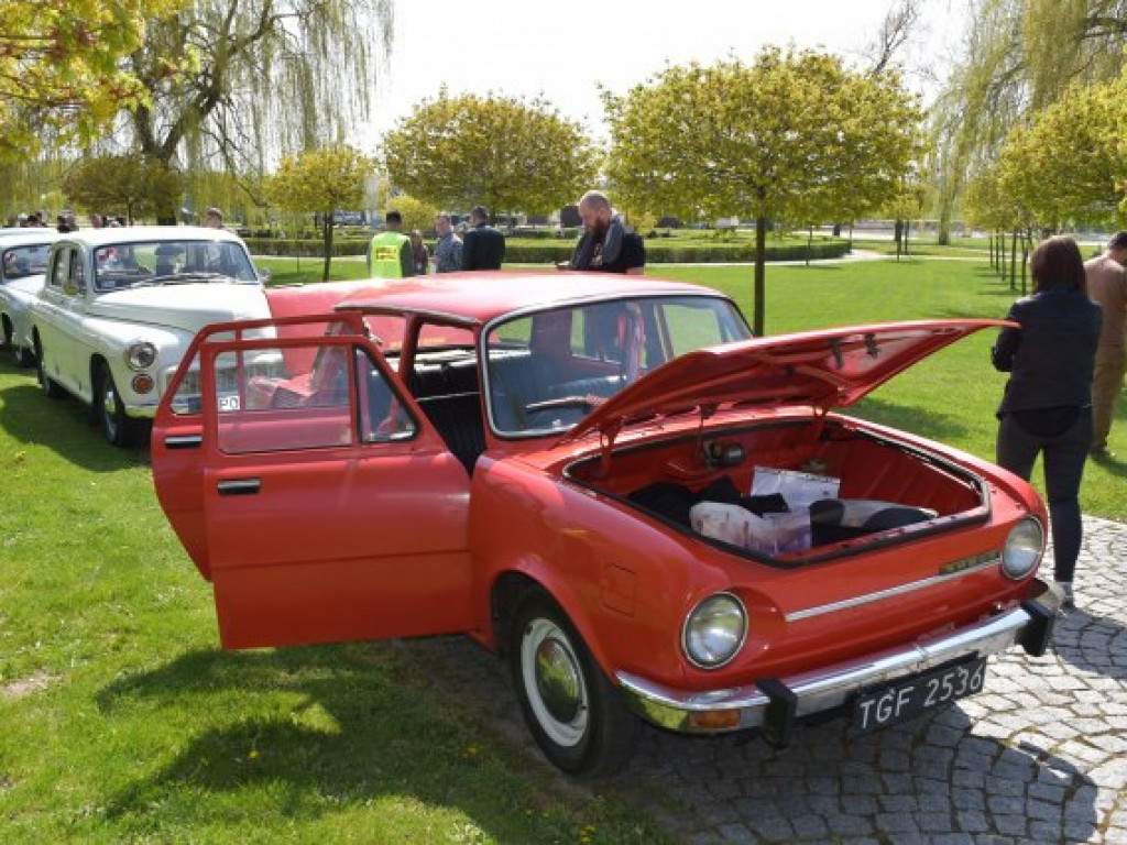 Motoryzacyjne perełki na nadwiślańskim bulwarze [zdjęcia]
