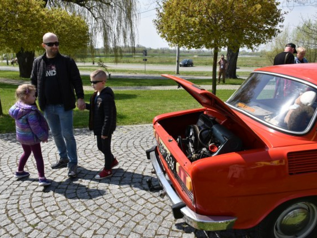 Motoryzacyjne perełki na nadwiślańskim bulwarze [zdjęcia]