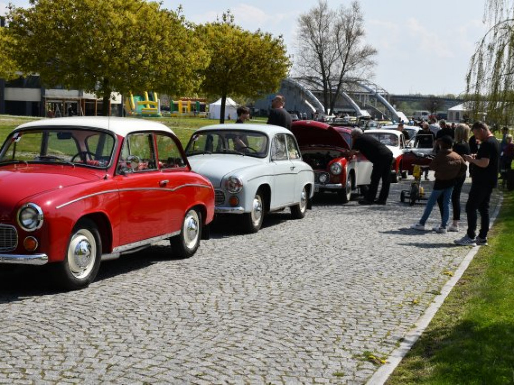 Motoryzacyjne perełki na nadwiślańskim bulwarze [zdjęcia]