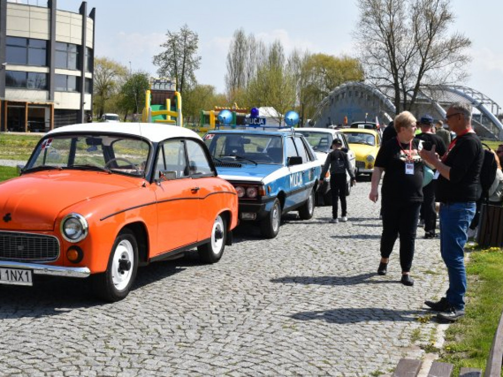 Motoryzacyjne perełki na nadwiślańskim bulwarze [zdjęcia]