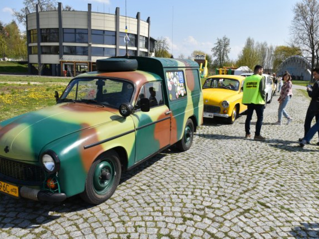 Motoryzacyjne perełki na nadwiślańskim bulwarze [zdjęcia]