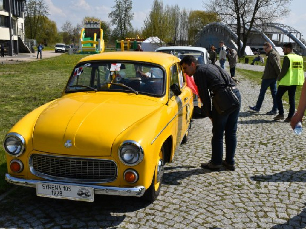 Motoryzacyjne perełki na nadwiślańskim bulwarze [zdjęcia]