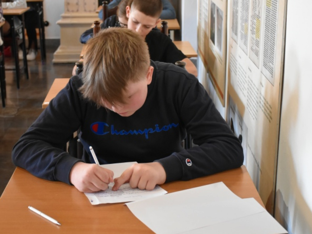 Osoby z różnych stron Polski na II Sandomierskim Dyktandzie 
