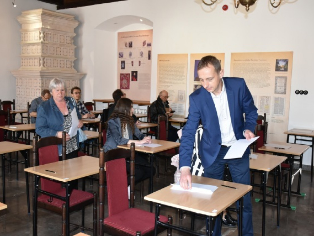Osoby z różnych stron Polski na II Sandomierskim Dyktandzie 